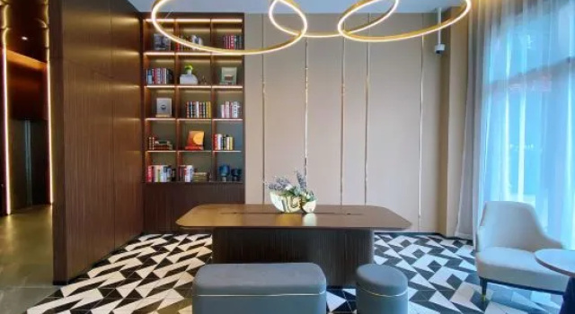HomeinnsPlus Hotel（Shanghai Pudong International Airport East Station Branch), Забронировать Отель Отели Пудун с парковкой, Парковка