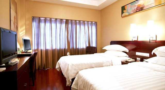 Shandong International Hotel (Jinan Quancheng Square Daming Lake Branch), Забронировать Отель Lixia District Цзинань