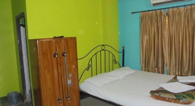 Sheelas Guest House & Restaurant