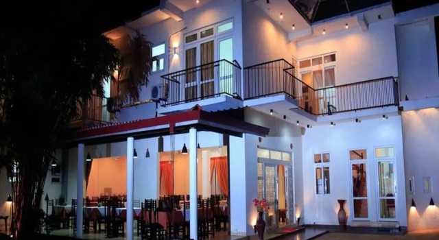 Owin Rose Yala Safari Hotel, 予約 ホテル ティッサマハラマ Yala National Park