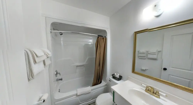 Четырёхместный номер Standard с видом на сад Bay Motel