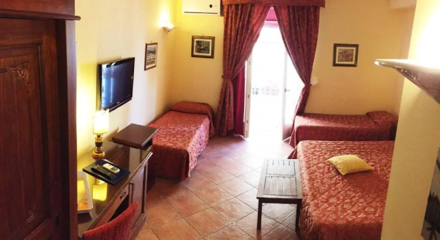 Номер Family с балконом Hotel Mediterraneo