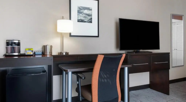 Номер Standard с видом на горы DoubleTree by Hilton Denver Cherry Creek, CO