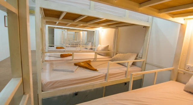 Кровать в общем номере Golden Ganesha Villa - Hostel
