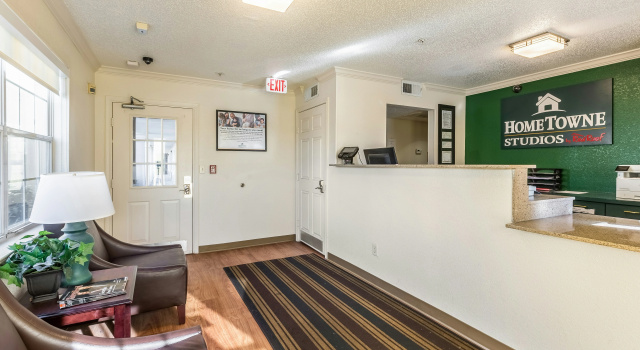 HomeTowne Studios by Red Roof Atlanta – Peachtree Corners