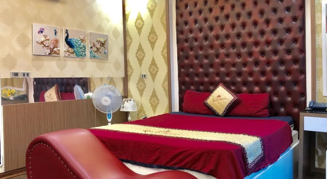 Номер Deluxe с балконом The Royal Hotel Near West Lake