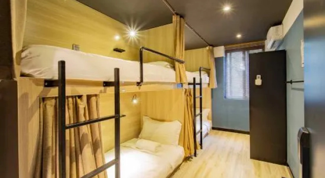 Кровать в общем номере Sanya IPK BACKPACKERS HOSTEL