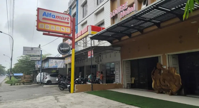Louise Hotel, Đặt Khách sạn Glugur 