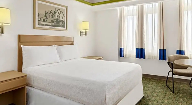 Номер Standard Hotel Monterrey Macroplaza