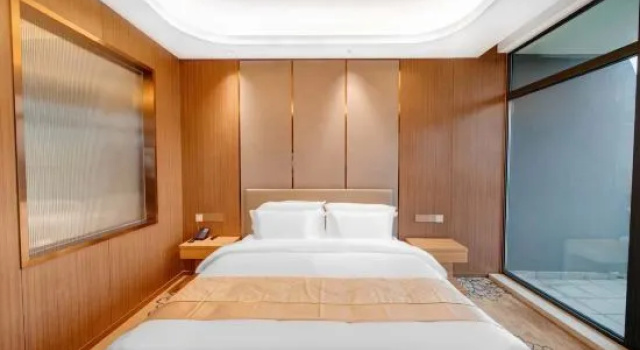 Люкс Bright Future International Hotel
