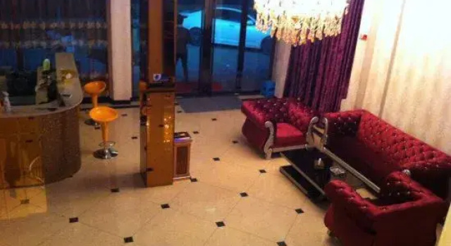 Junyu Business Hotel