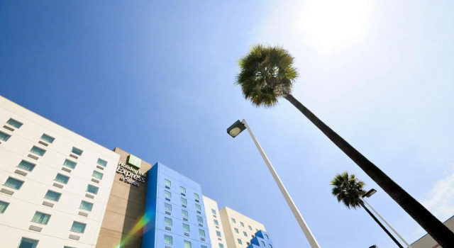 Holiday Inn Express & Suites Toluca Zona Aeropuerto, Rezervovat Hotel State of Mexico hotely se snídaní, Snídaně