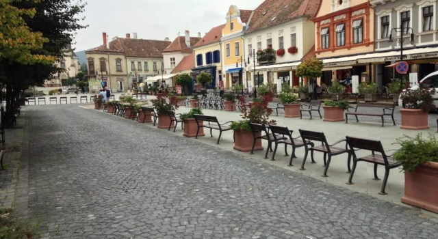 Vár-Lak