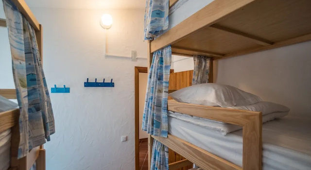 Кровать в общем номере (мужской номер) Ericeira Villa Surf Camp Hostel