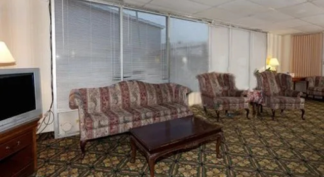 Howard Johnson Inn - Commack, Reservar Hotel Commack Long Island