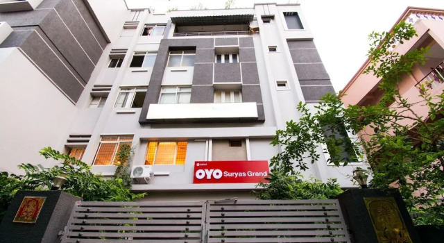 Oyo 29061 Suryas Grand, Забронировать Отель Отели штата Андхра-Прадеш 3 звезды, 3*