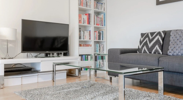 Modern 1 Bedroom Flat in Shadwell With Balcony, Забронировать Апартаменты/квартира Тауэр-Хэмлетс Лондон, рядом с Станция метро Wapping