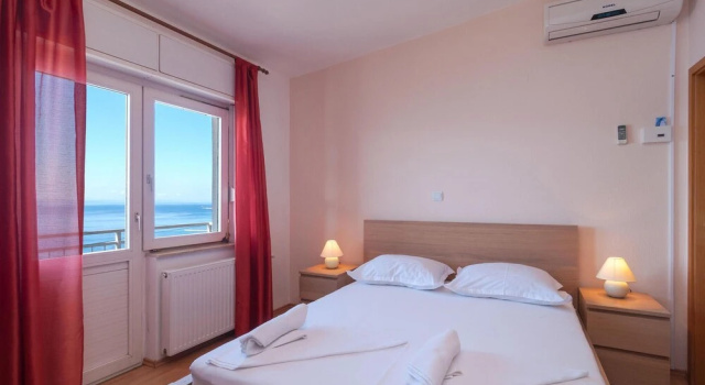Beautiful Home in Omis With Wifi and 8 Bedrooms, Забронировать Отель Отели Омиш с бассейном, рядом с Пляж Фортица, Бассейн