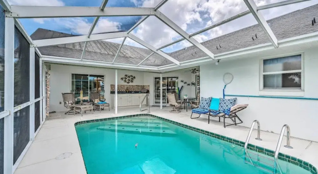 Waterfront Home w/ Dock, Kayaks, Pool + More!, Забронировать Дом для отпуска Кристал-Ривер 