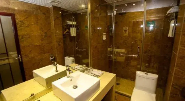 Violet Holiday Hotel (Yueyang Pedestrian Street Branch), Забронировать Отель Отели Юэян с парковкой, Парковка