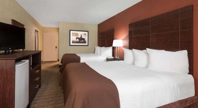 Четырёхместный номер Standard Baymont by Wyndham Midland Airport