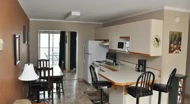 Safari Beach Resort, Забронировать Курортный отель Отели Британской Колумбии с бассейном, Бассейн