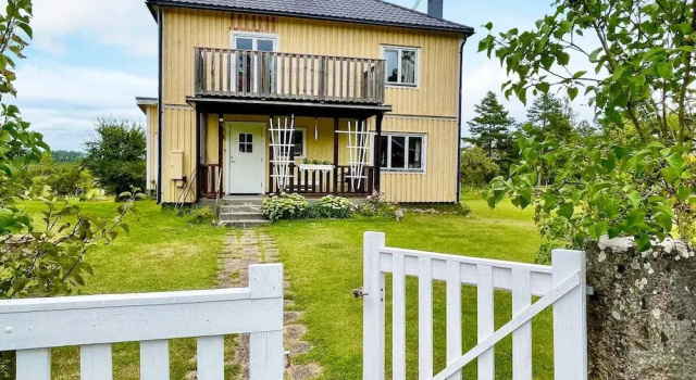 Holiday Home for 8 Guests in Sverige, Varaa Hotelli Hultsfredin kunta 