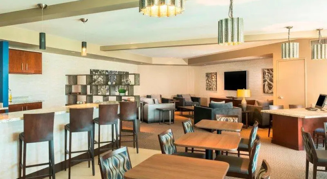 Номер Standard Sheraton Mesa Hotel at Wrigleyville West