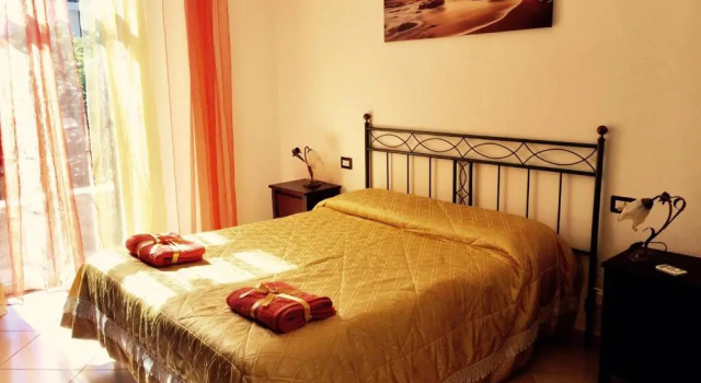 Aloha House, Book Pension Formia hoteller med parkering, Parkering
