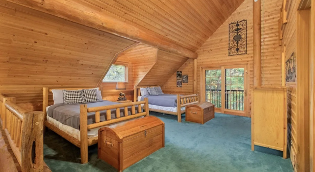 Soaring Pines Lodge 1 Bedroom Home by NW Comfy Cabins by RedAwning, Забронировать Дом для отпуска Коттеджи Телма, Коттедж
