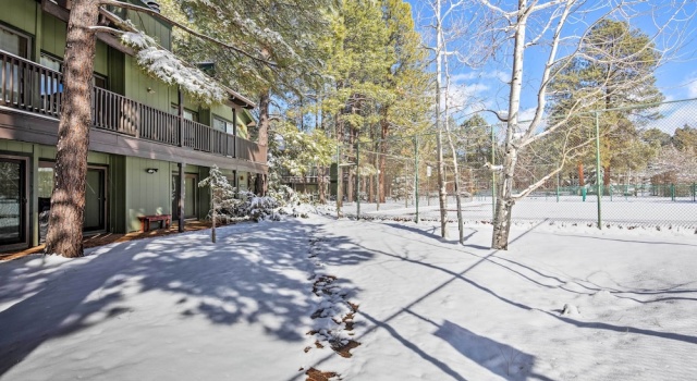 Steps to Golf Course: Condo w/ Grill in Pinetop!, Book Lejlighed Pinetop hoteller med parkering, Parkering