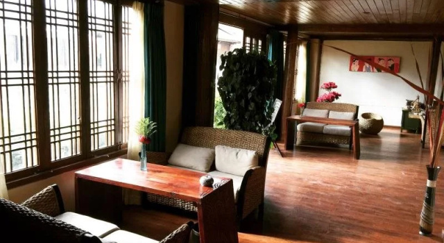 Lijiang Sadhu Inn, Rezerwuj Hotel Lijiang Yunnan