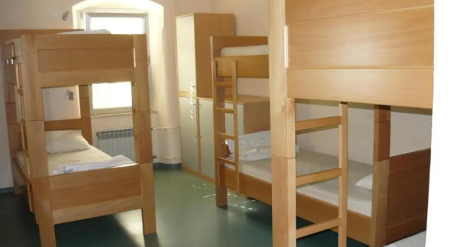 Кровать в общем номере HI Hostel Rijeka