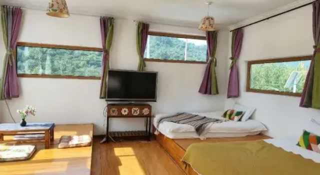 Кровать в общем номере Encounter Garden Great Wall Holiday Guesthouse