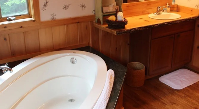 Двухместный номер Deluxe с балконом Kiwassa Lake Bed & Breakfast