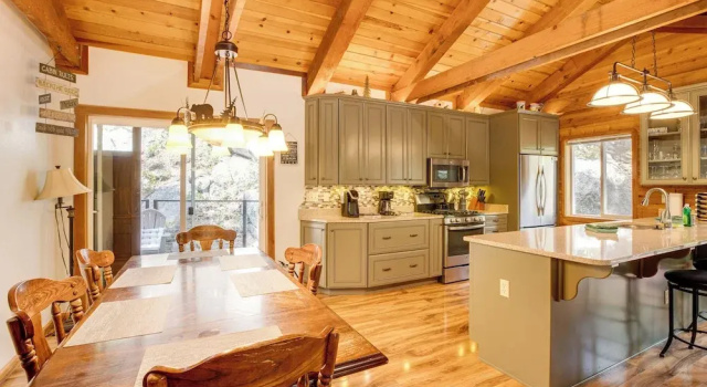4 Mi to Beach: Lake Tahoe Mountain Retreat!