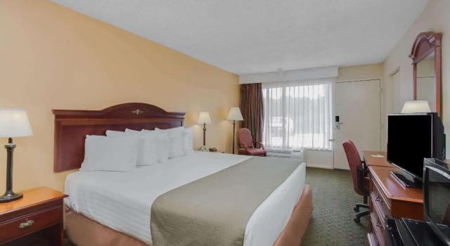 Двухместный номер Standard Days Inn by Wyndham Asheville West