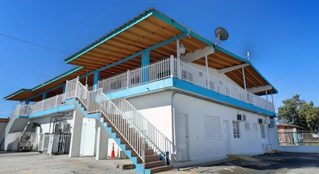 Luichy's Seaside Hotel, Rezervovat Hotel El Combate San German