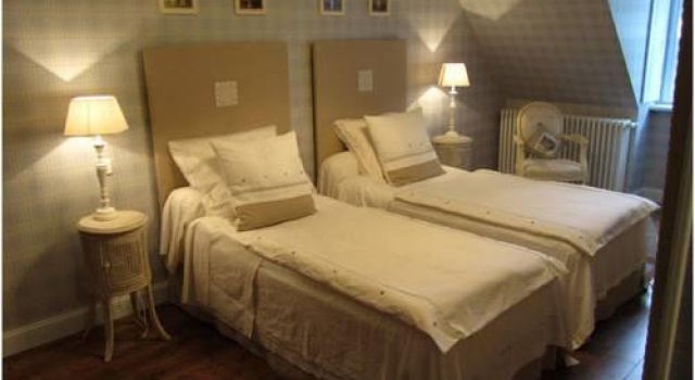 Chambres dhôtes - Domaine du Petit Bois, Забронировать Мини-отель Кот-Шалоннез Бургундия-Франш-Конте