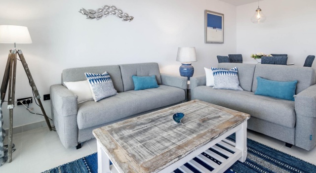 LAE23i- Apotel Estepona Hills by roomservices