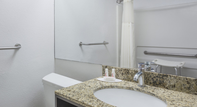 Двухместный номер Standard с балконом Travelodge by Wyndham Lakeland