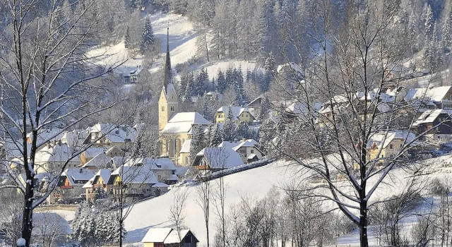 Апартаменты Huge Apartment in Sankt Margarethen im Lungau near Ski Lift