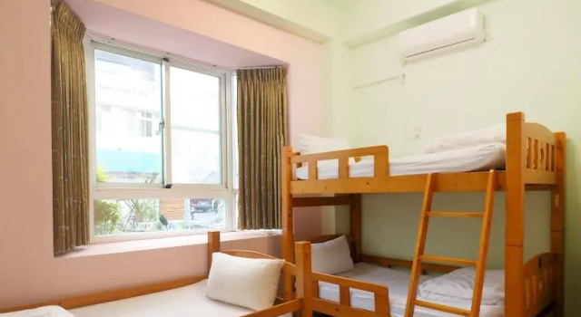 Кровать в общем номере (женский номер) 17years old coffee hostel