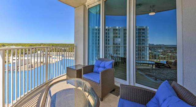 Апартаменты с 2 комнатами с балконом Modern Resort Condo With Balcony - Walk to Beach!