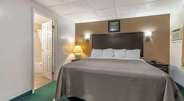 Четырёхместный люкс Rodeway Inn Lake George Outlets