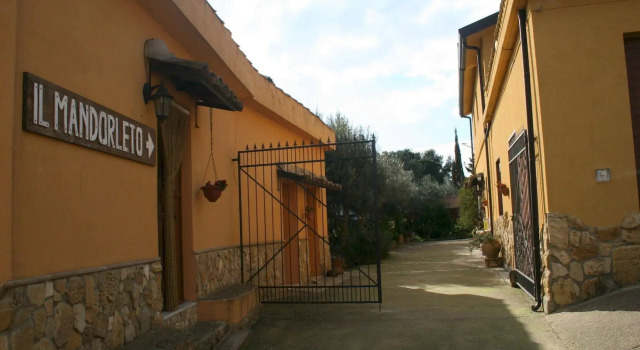 Il Mandorleto, Book Landbrugsophold Pergusa Sicilien