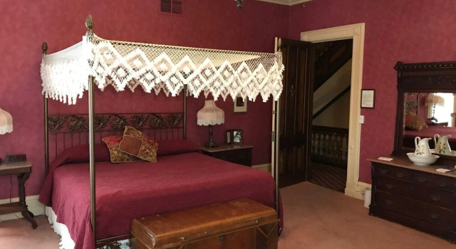 Batcheller Mansion Inn, Забронировать Отель «постель и завтрак» Отели Саратога-Спрингса с парковкой, Парковка