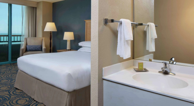 Hilton Daytona Beach Resort, Забронировать Курортный отель Отели Дейтона-Бич с завтраком, рядом с Парк Сан Сплэш, Завтраки