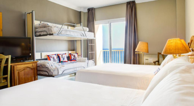 Номер семейный SOL by Meliá Málaga Guadalmar