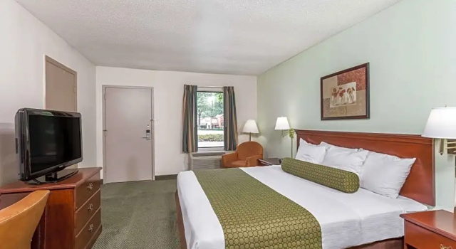 Люкс Days Inn by Wyndham Raleigh Glenwood-Crabtree